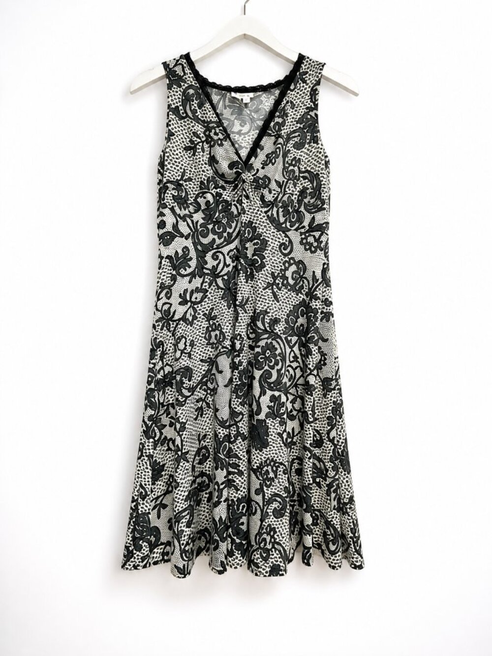 London Times Black White Empire Waist Dress 12 Sleeveless V Neck Lace Print